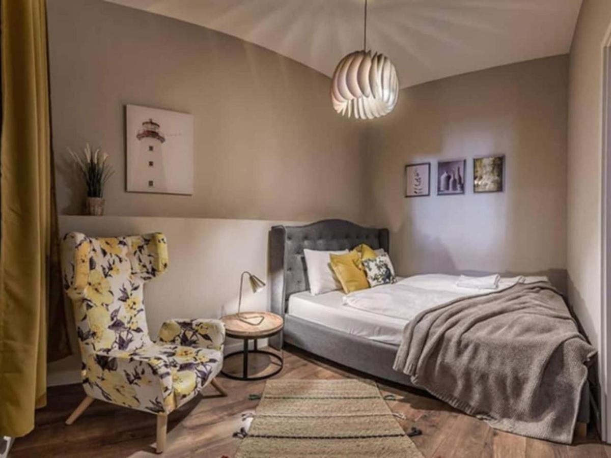 True Gem Downtown Next To Synagogue And Gozsdu Garden Area Apartment