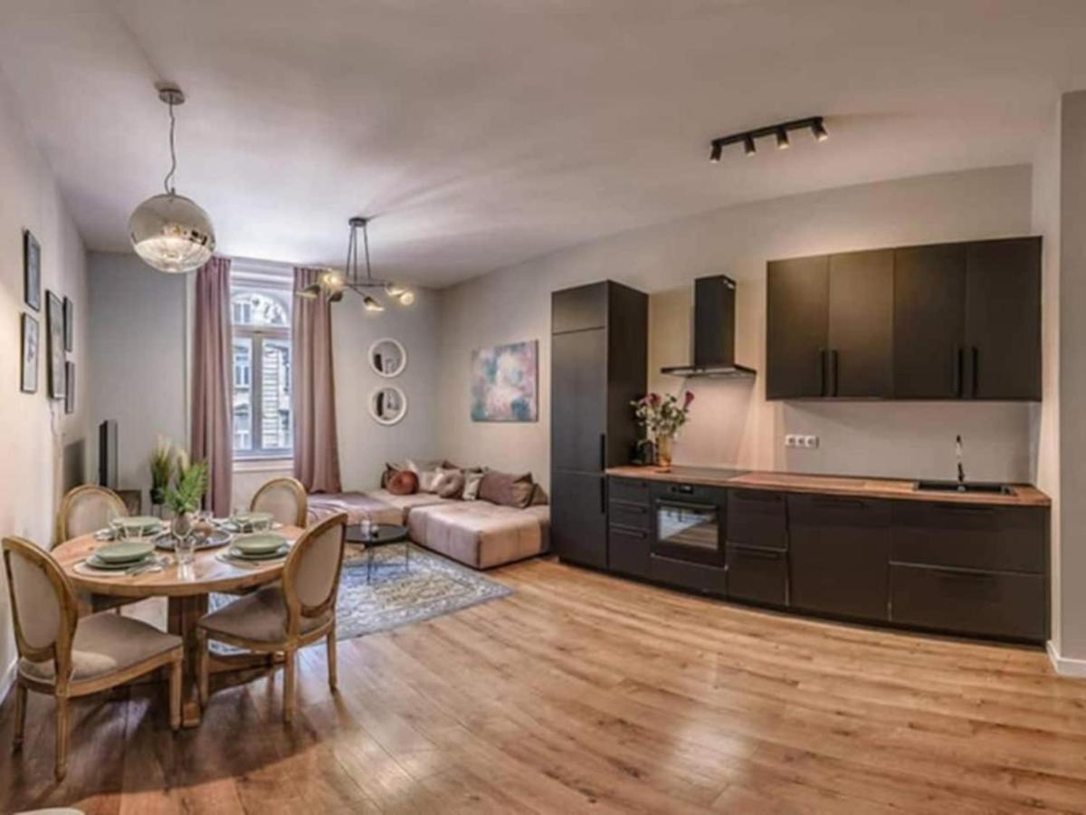 Apartment True Gem Downtown Next To Synagogue And Gozsdu Garden Area Budapest