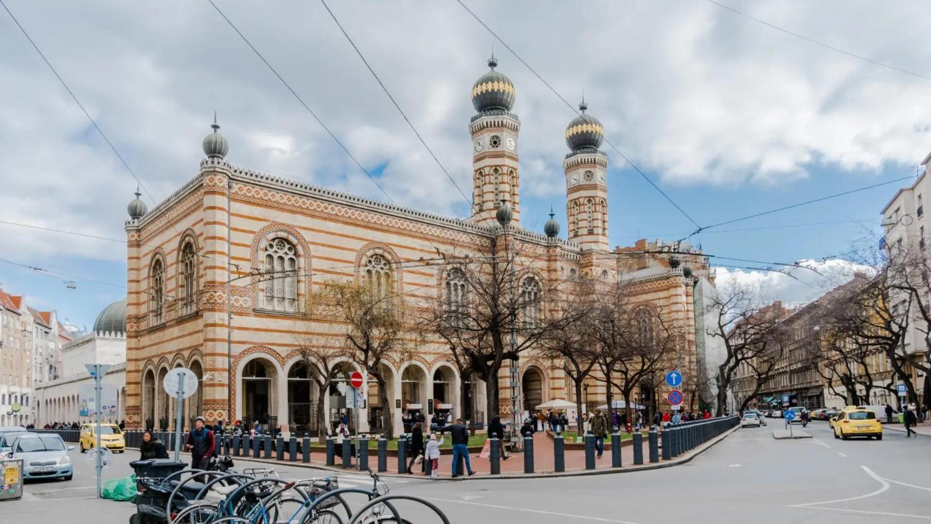 True Gem Downtown Next To Synagogue And Gozsdu Garden Area Apartment