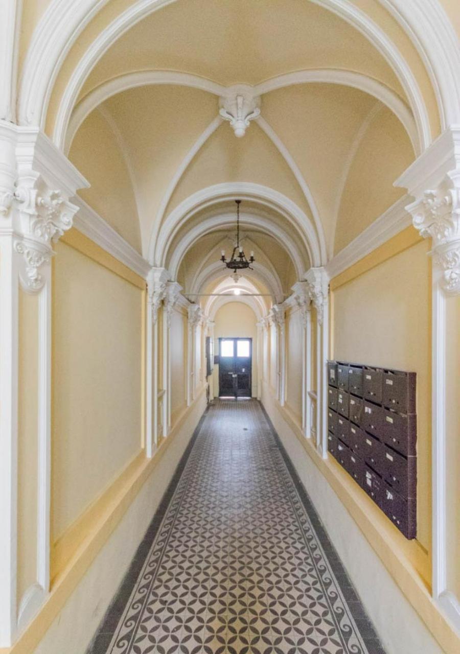 True Gem Downtown Next To Synagogue And Gozsdu Garden Area Apartment