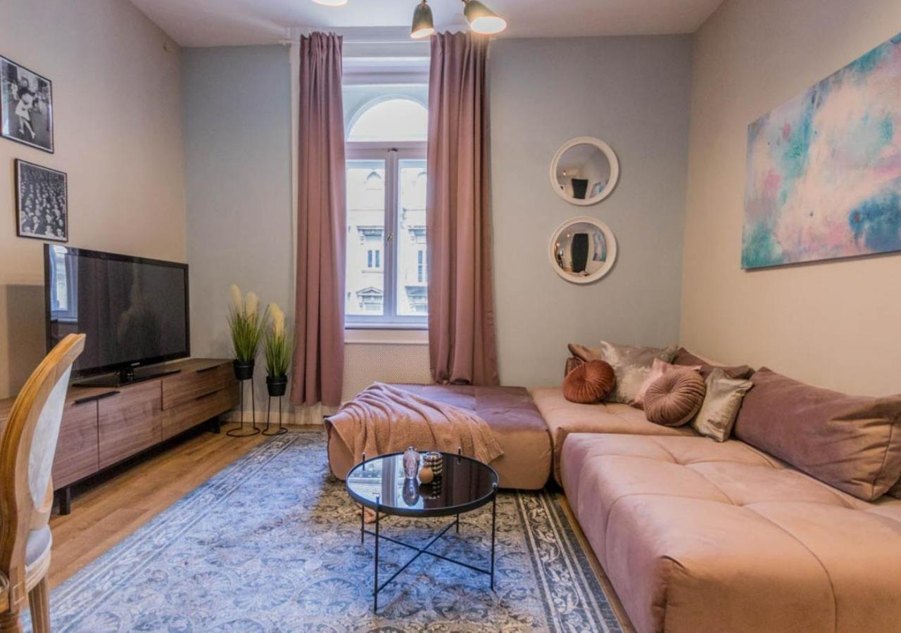 True Gem Downtown Next To Synagogue And Gozsdu Garden Area * Budapeste